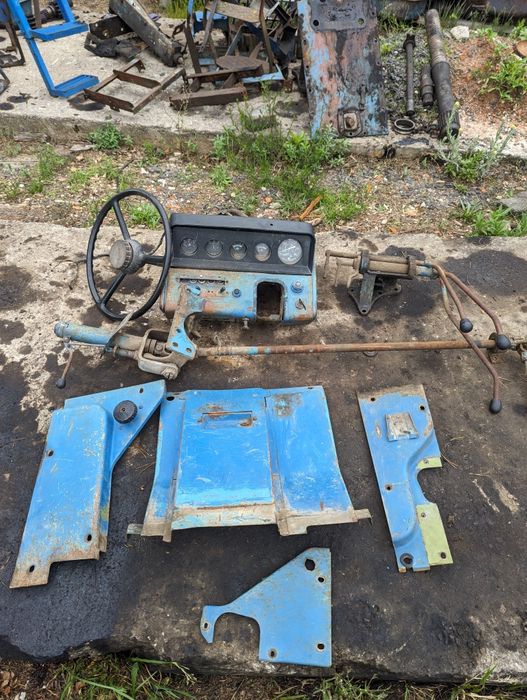 Кабіна МТЗ 80 82 щиток руль кронштейн руля обшивки Боковини МТЗ 80 82