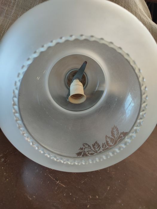 Candeeiro de tecto antigo.