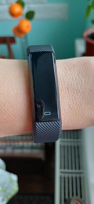 Фитнес-трекер ACME ACT101 Activity Tracker. 
Он отслеживает шаги, расс