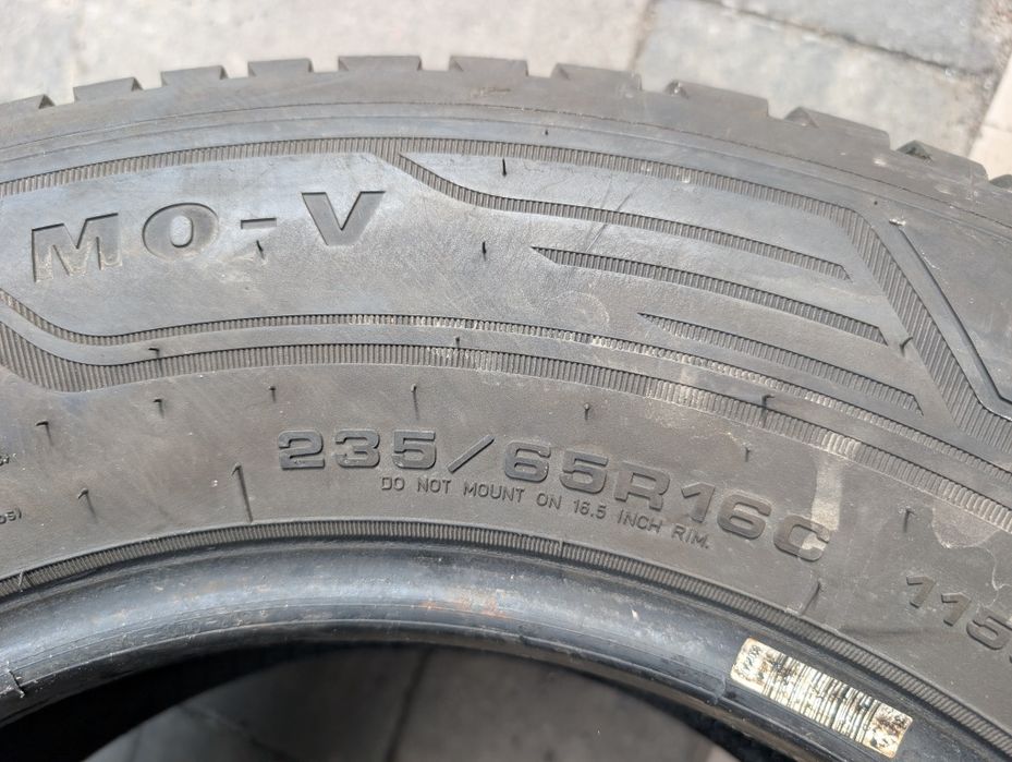 Пара шин зимних 235/65 R16C Goodyear
