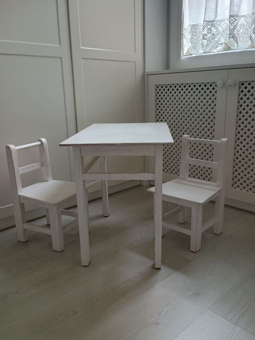 Stolik drewniany z krzesłami biały dla dzieci
