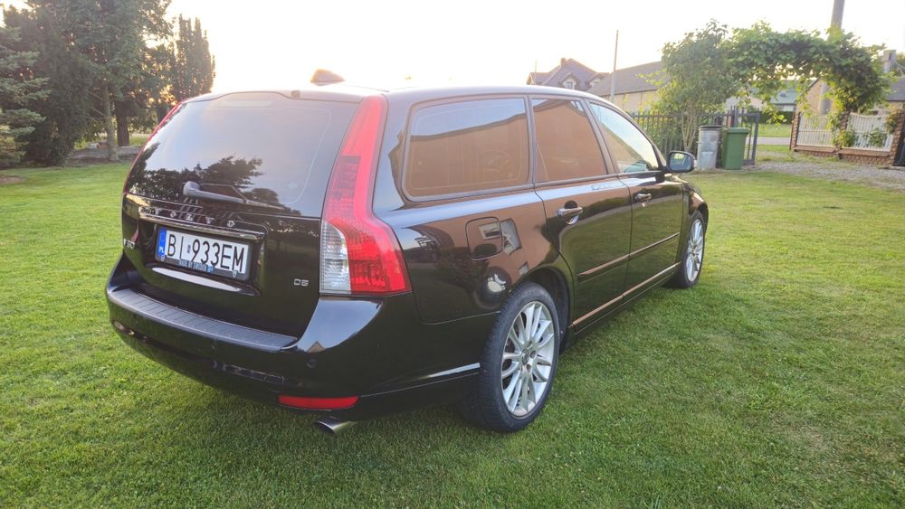 VOLVO V50 D5 momentum 180koni