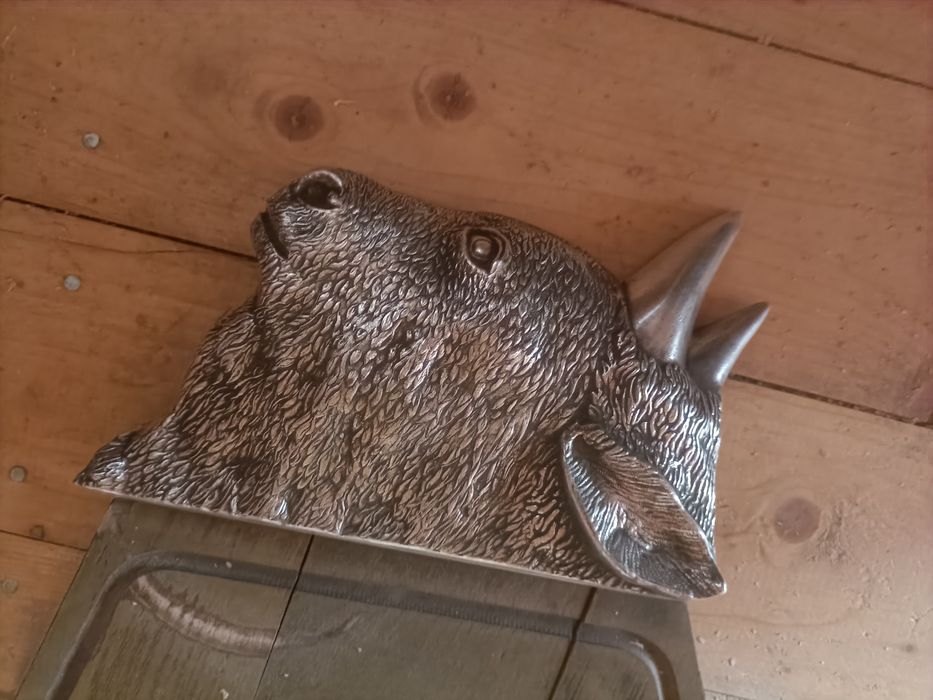 Prato para carne com metal