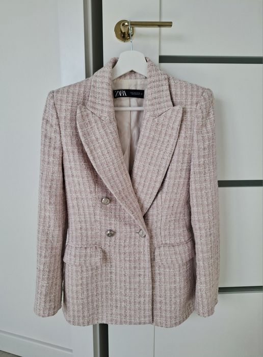 Różowa tweedowa marynarka Zara elegancka