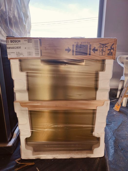 Sprzedam nową nieużywaną Zmywarkę BOSCH SMS6ECI93E