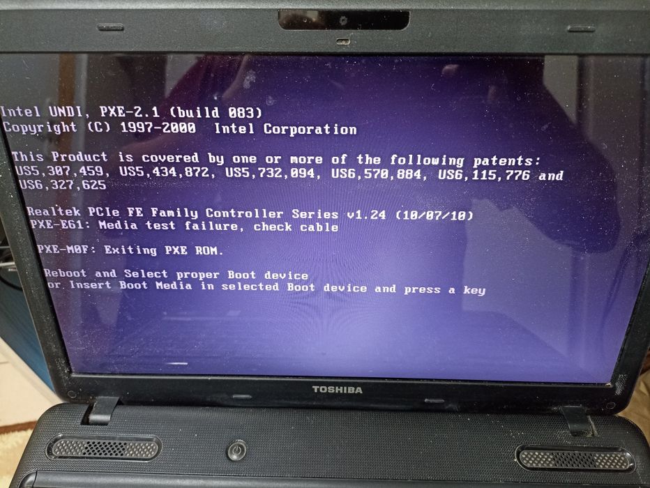 Laptop Toshiba satellite i3, 2gb ramu, dysk twardy, linux