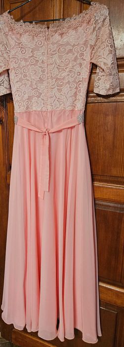 Рожева вечірня сукня .