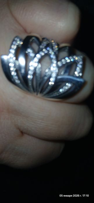 Продам, абсолютно новое серебряное кольцо.