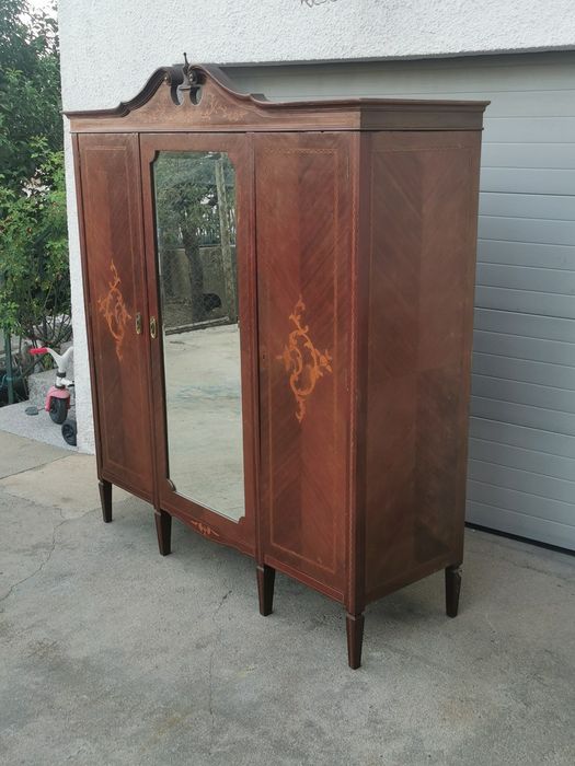 Roupeiro vintage com embutidos