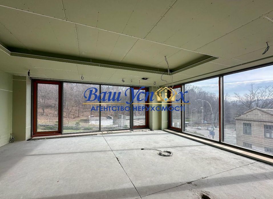 Продажа магазина или офиса в центре Киева . ул Редутная