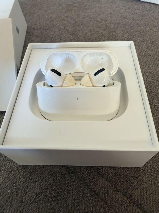 AirPods Pro Apple