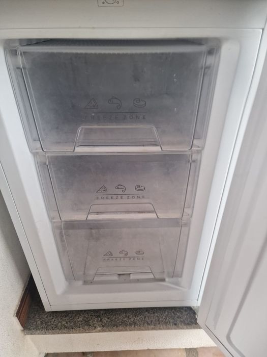 Congelador vertical SelecLine - bom estado