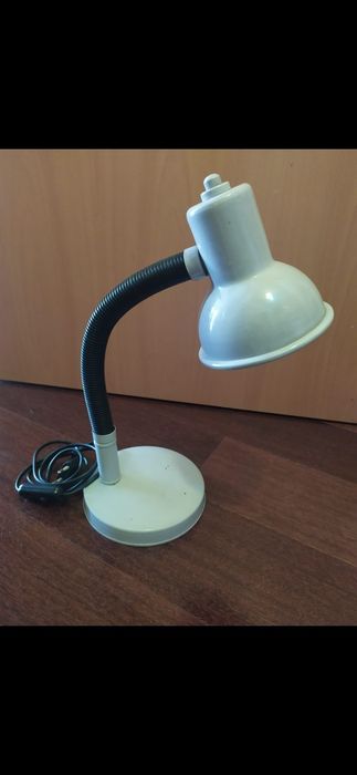 Candeeiro de secretária antigo retro
Dobrável metálico