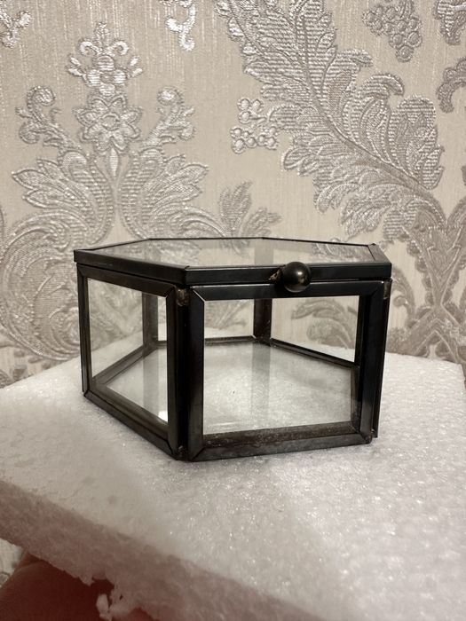 Скляна скринька для обручок