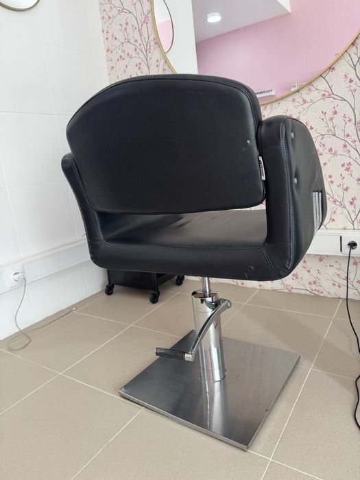 Cadeira de cabeleleiro preta