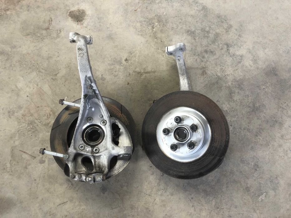 Кулак поворотний передній в зборі Porsche Macan