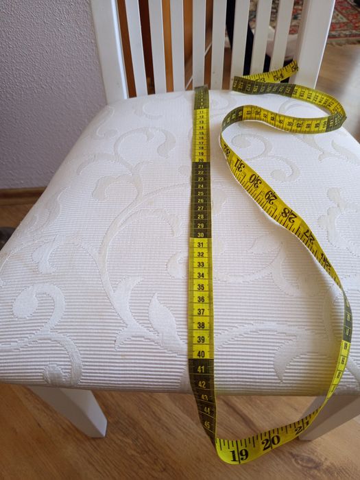 Крісло біле дерев'яне у вітальню,кухню