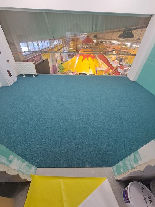 Укладка линолеума,  ковролина , заливка нивелир масса