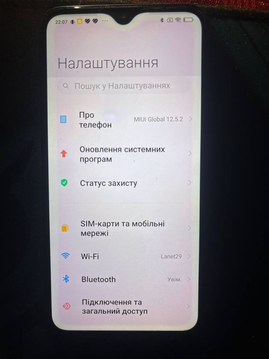 Два телефона OPPOA3X та Redmi 8a