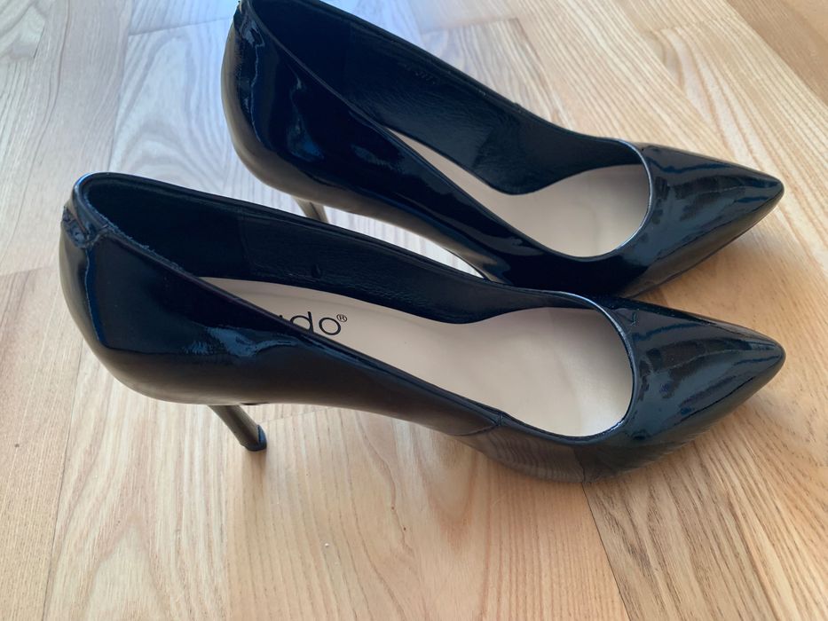 Туфлі на підборах з натуральної лакової шкіри