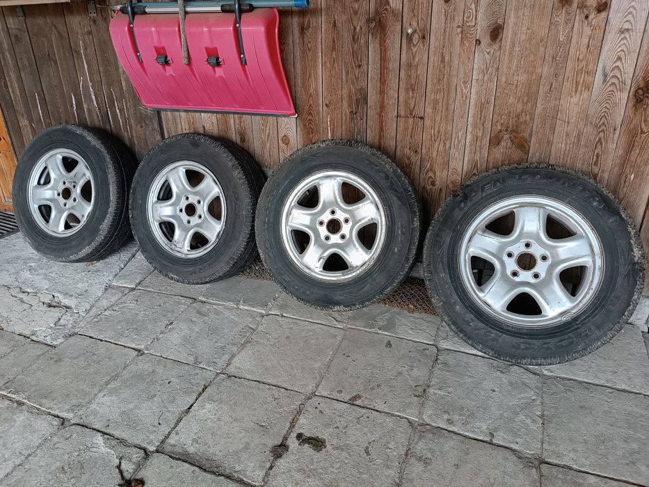 Opony z felgami 215/70/16
