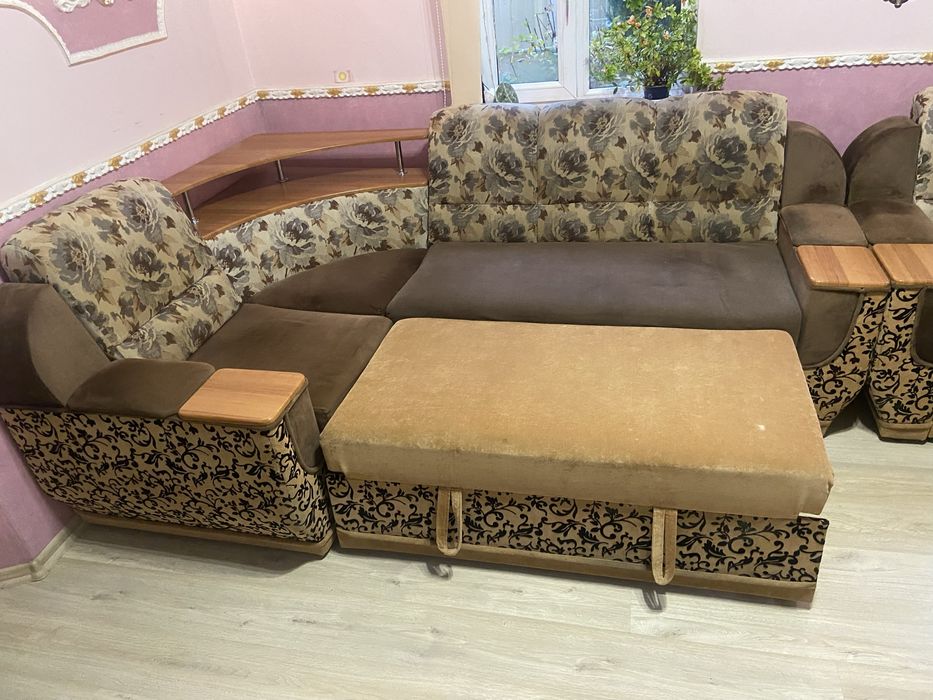Кутовий розкладний диван