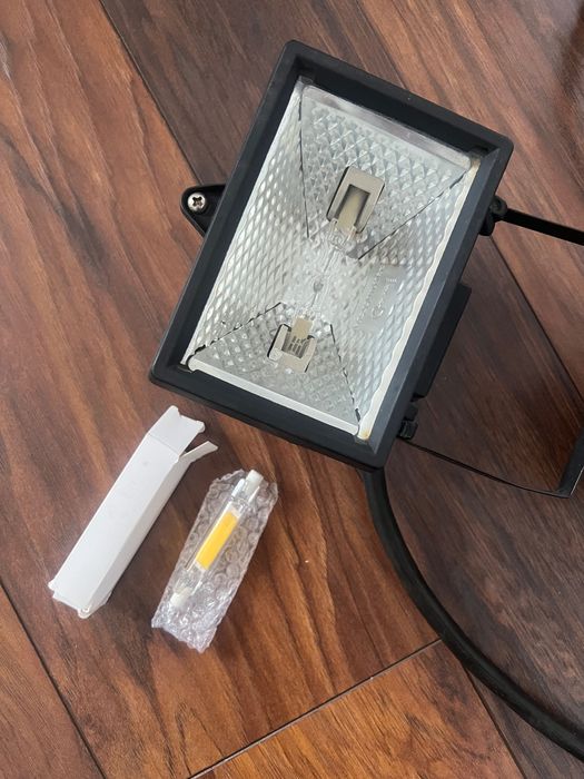 Halogen z tripodem