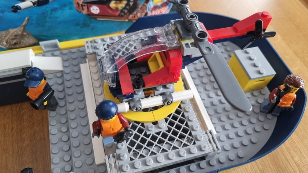 Statek badaczy oceanu LEGO 60266