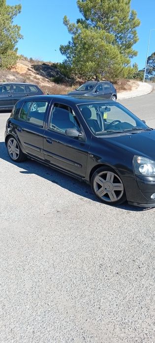 Renault Clio com alguns extras do Clio spore