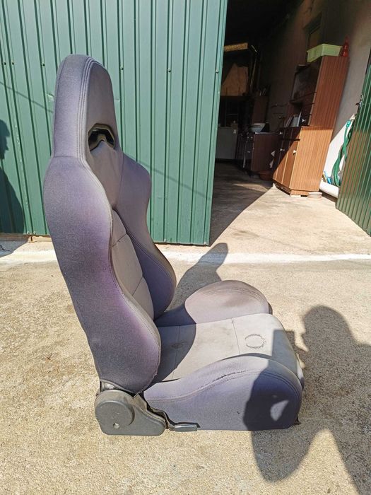 Vendo 2 bancos concha para automóvel