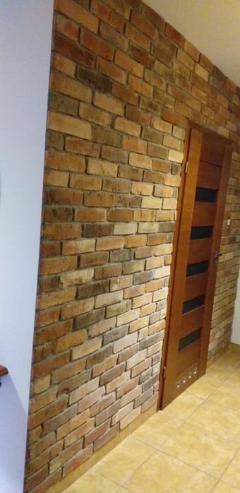 Układanie cegły  na ściane