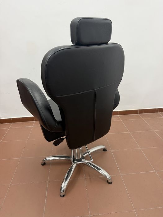 Cadeira Profissional de Barbeiro / Cabeleireiro / Estética – Reclinável e Elevatória