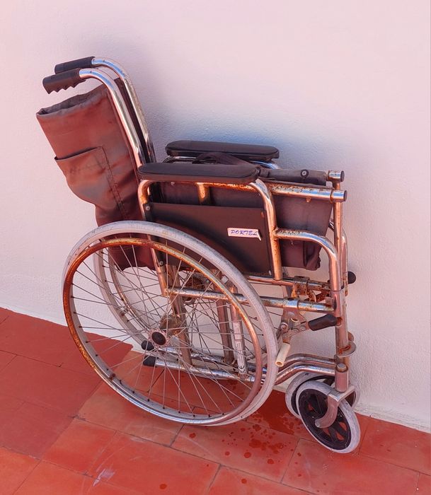 Cadeira de rodas colapsável