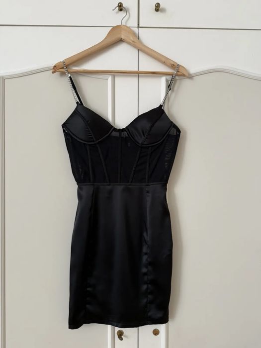 Чорна сукня сатинова шовкова вечірня платье zara зі стразами корсет