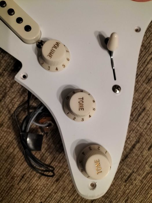 Oryginalny Nowy Kompletny(folia) PICKGUARD Squier CV 50s Strat MN