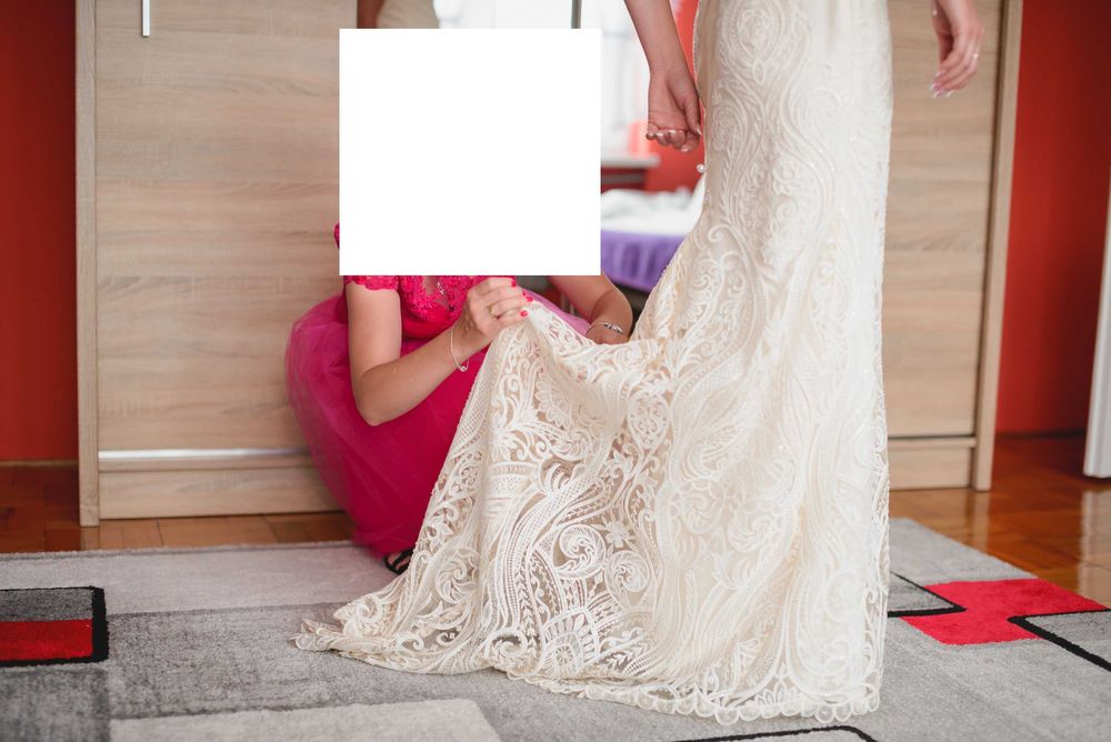 Suknia ślubna syrenka z trenem ecru, r.36 długi welon