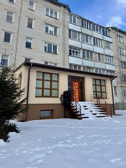 Продаж фасадного комерційного приміщення з ремонтом м. Луцьк