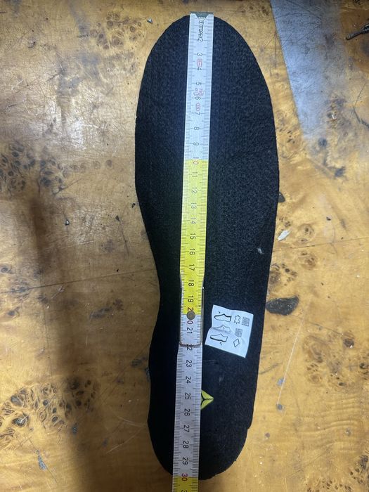 Nowe zimowe obuwie robocze Delta Plus w kartonie - wkladka 30 cm