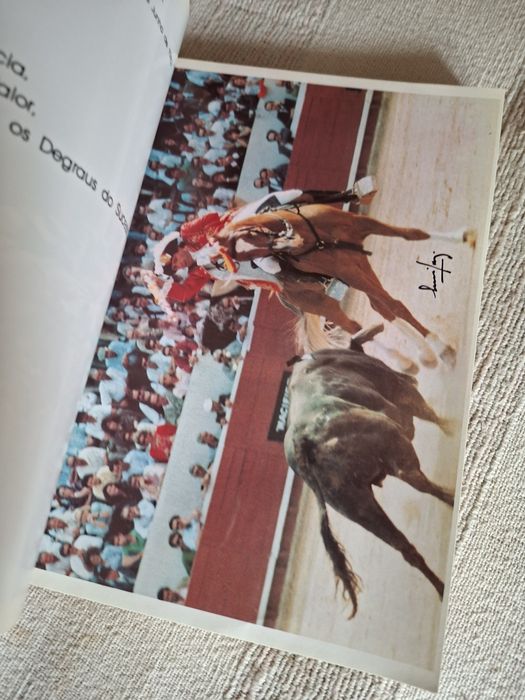 Dois livros antigos sobre Tauromaquia e oferta de 4 bilhetes antigos