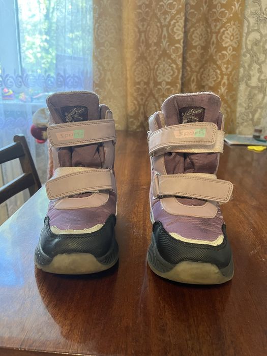 Продам детские ботинки зимние