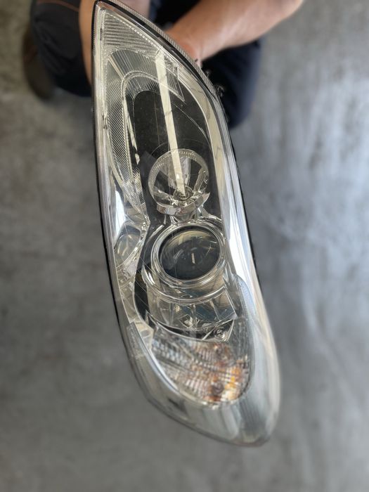 Ótica esquerda de um volvo C30