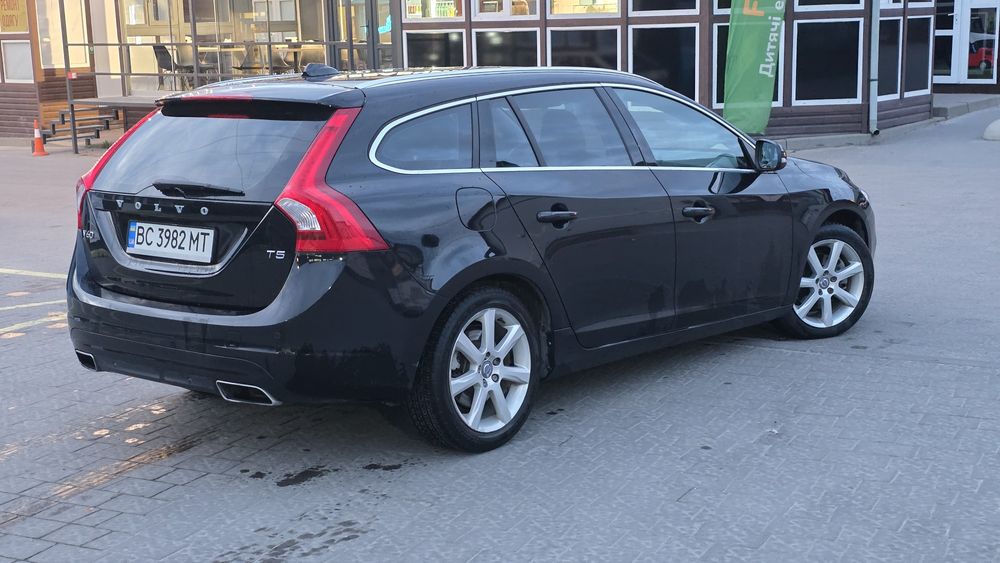 Volvo V60 T5 2.0 бензин
