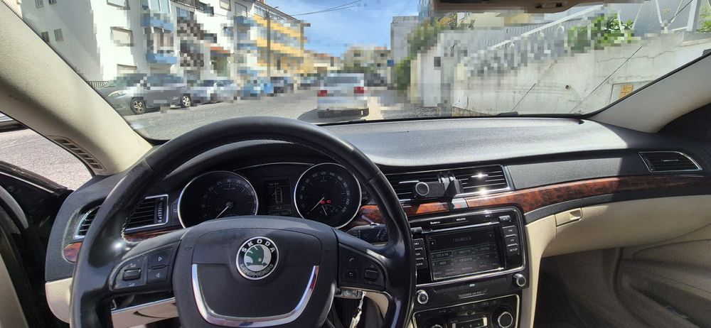 Skoda Superb Break 1.6 T.DI Elegance Greenline em muito bom estado. 
Usado · Abril · 2011 · Negociável