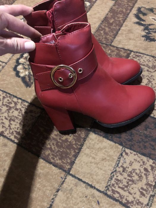 Продаються черевички