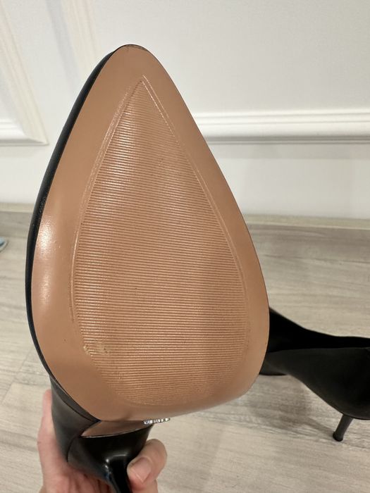 Новые кожаные туфли на калбуке ttizzare 37 размер (24 см)