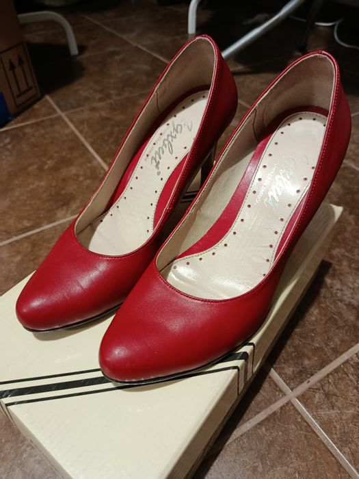 Czerwone szpilki r.37
