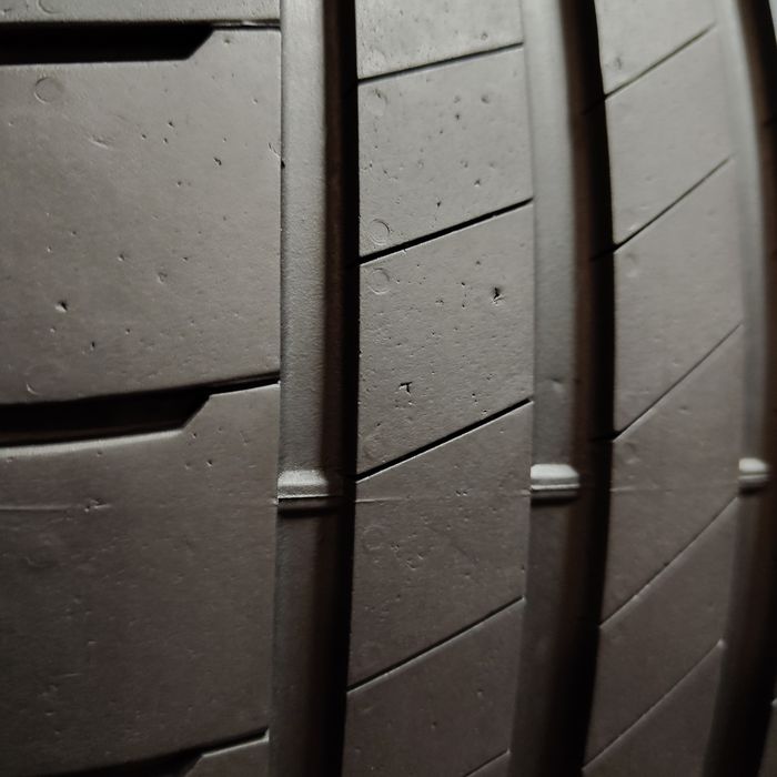 235/35/19 XL Sprzedam parę opon letnich Bridgestone