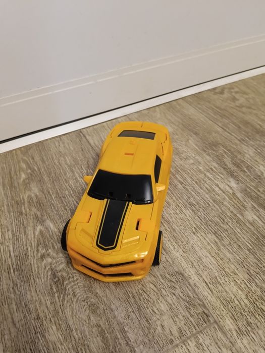 Робот - трансформер Бамблби