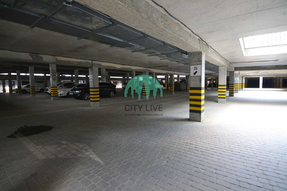 Дворівнева 2 кімнатна квартира з ТЕРАСОЮ в центрі міста(60)