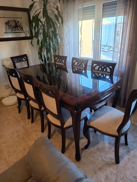 Mesa de sala com 8 cadeiras
